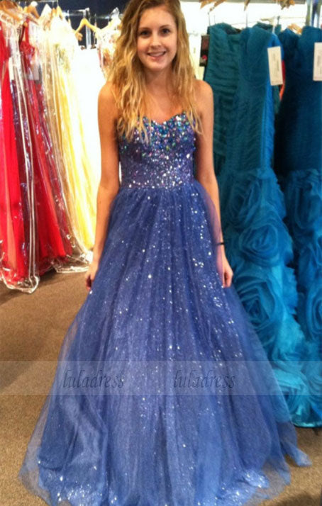 Evening fashion gown for senior prom