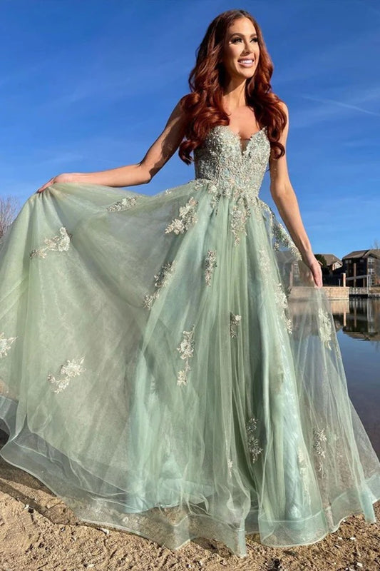 Guide on how to choose a mint green prom dresses and matching accessories