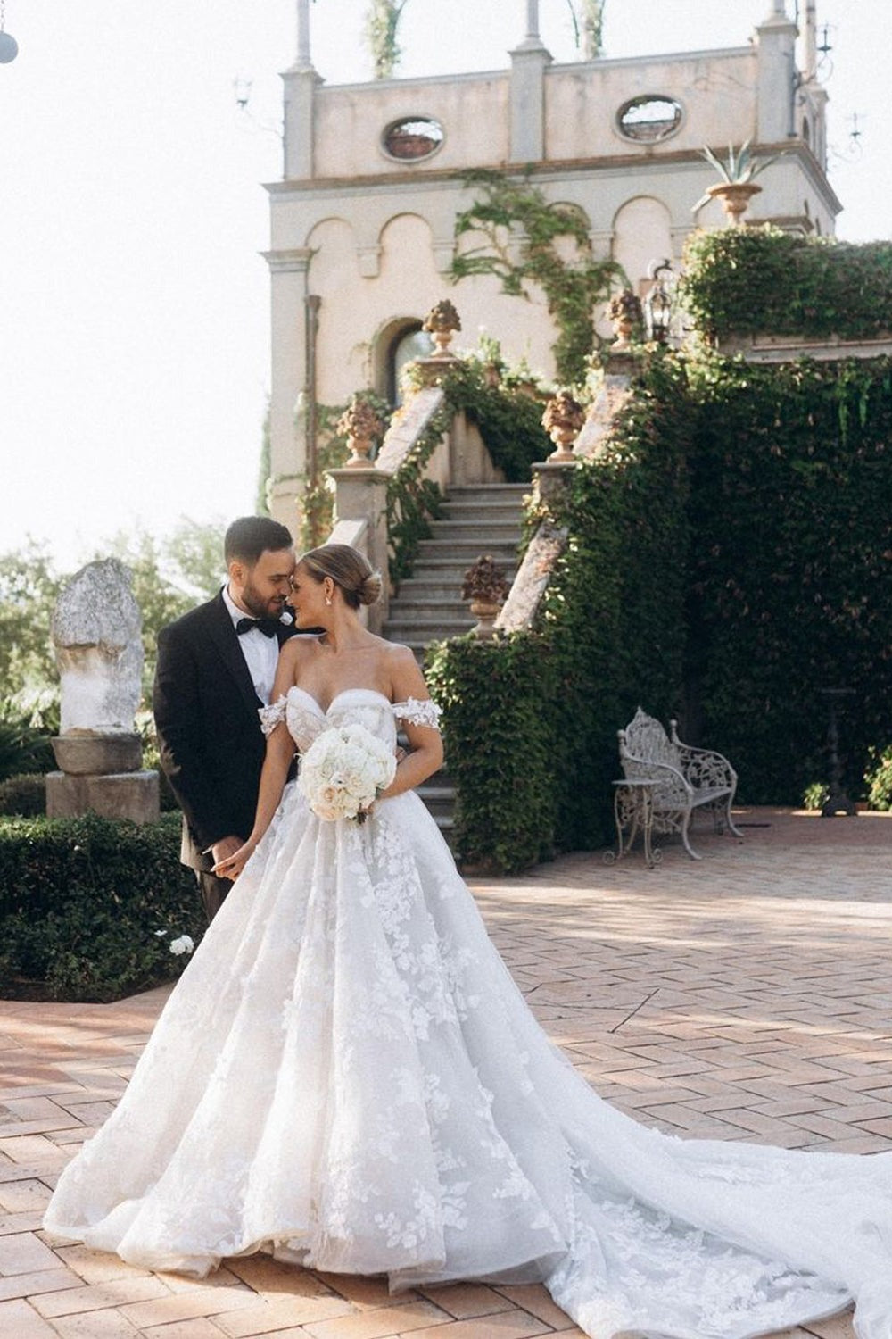 Gorgeous Ball Gown Off the Shoulder Tulle Lace Wedding Dresses