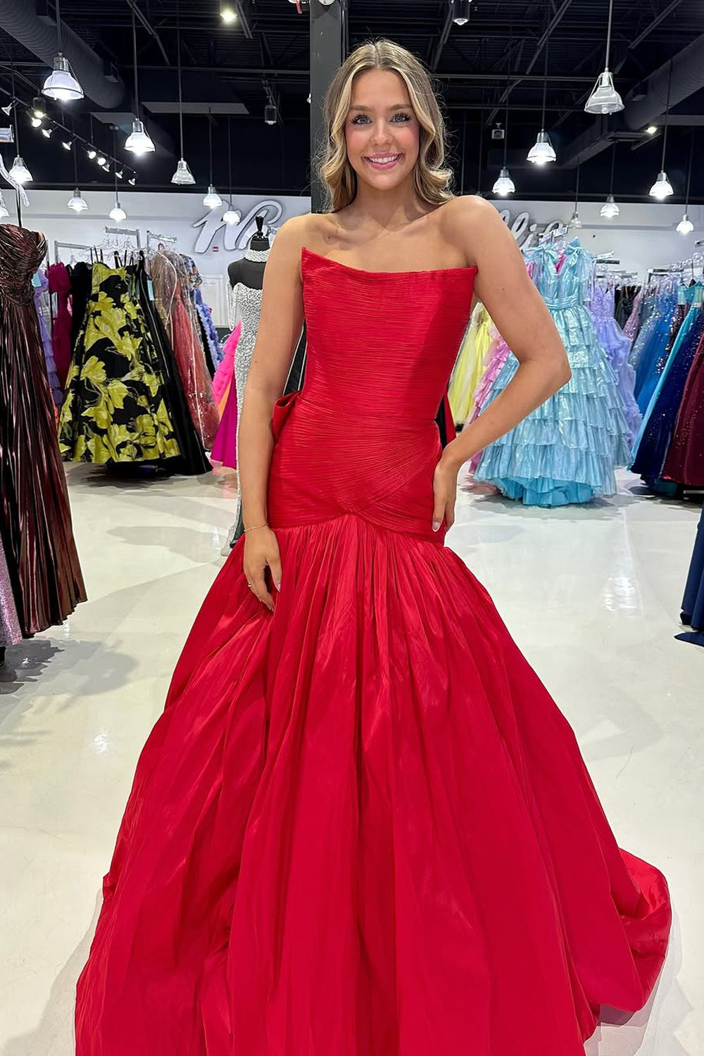 Cute Mermaid Satin Scoop Neck Red Prom Dresses