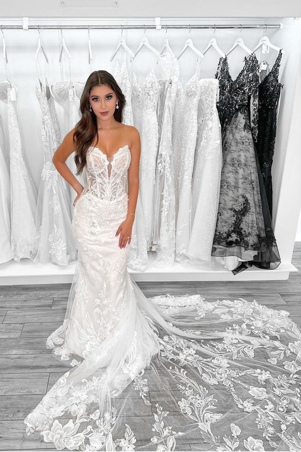 Mermaid V Neck Lace Wedding Dresses with Train