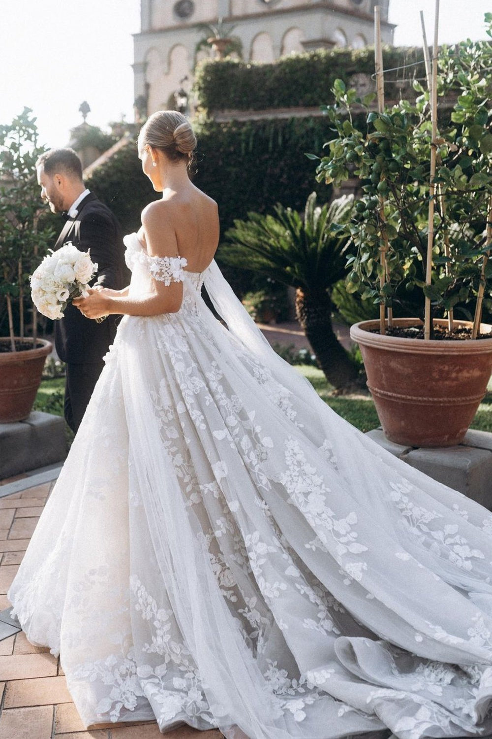 Gorgeous Ball Gown Off the Shoulder Tulle Lace Wedding Dresses