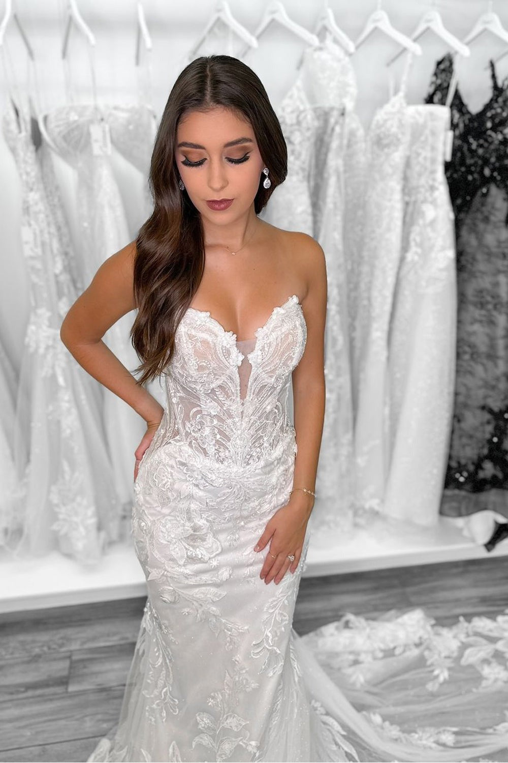 Mermaid V Neck Lace Wedding Dresses with Train