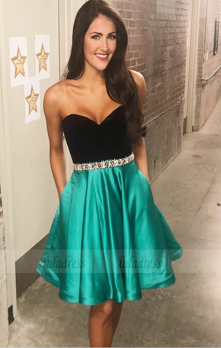 A-Line Sweetheart Above-Knee Green Homecoming Dress with Beading Pockets