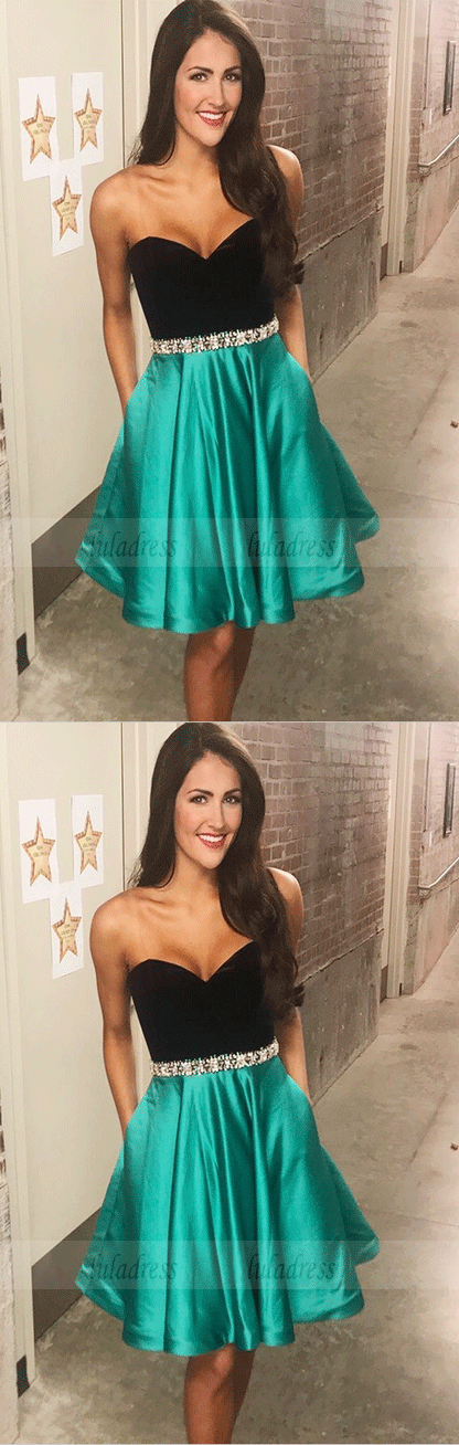 A-Line Sweetheart Above-Knee Green Homecoming Dress with Beading Pockets